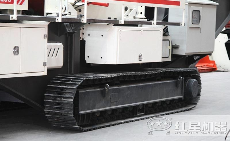 小型履帶石頭破碎機(jī)：履帶液壓驅(qū)動(dòng)，砂廠暢通無阻